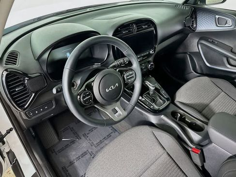 Used 2025 Kia Soul EX image 2