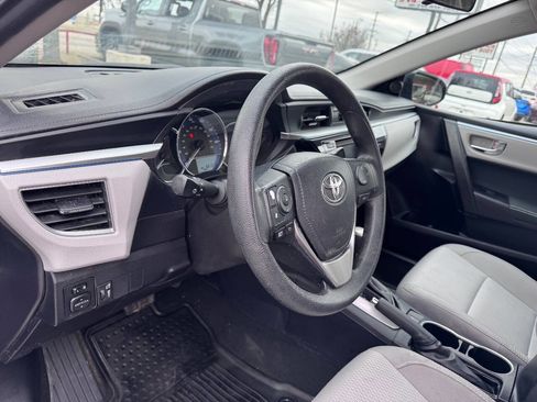 Used 2016 Toyota Corolla LE FWD image 19