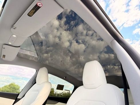 Used 2026 Tesla Model Y 2WD image 8
