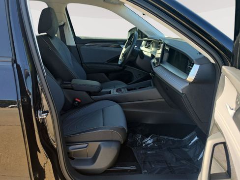 Certified 2025 Volkswagen Tiguan SE w/ Panoramic Sunroof Package AWD/4WD image 15