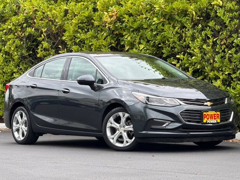 Used 2017 Chevrolet Cruze Premier FWD image 2