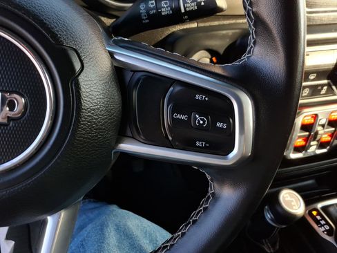 Used 2019 Jeep Wrangler Unlimited Sahara AWD/4WD image 23