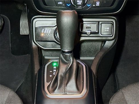 Used 2018 Jeep Renegade Latitude image 14