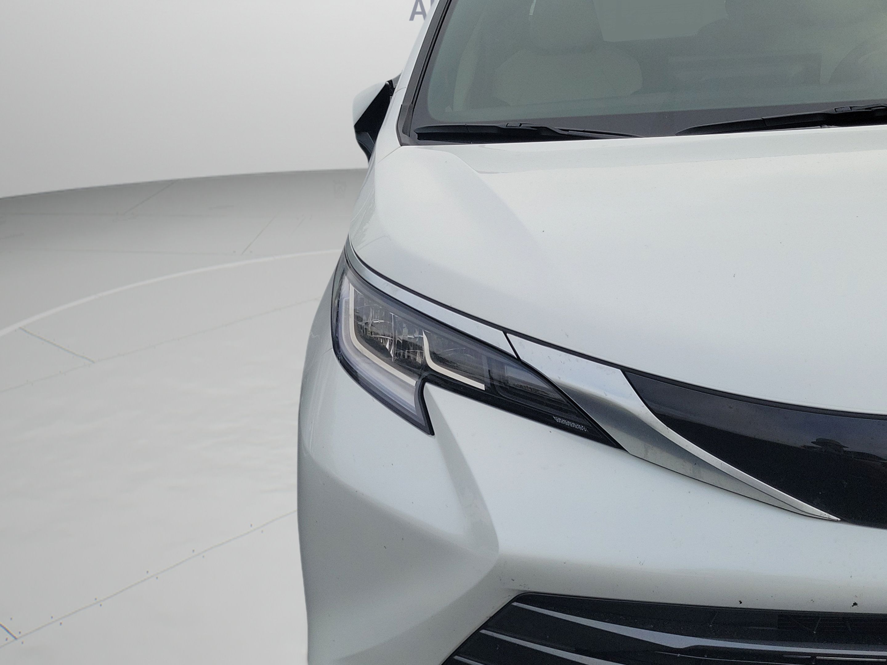 Certified 2025 Toyota Sienna Limited FWD image 14