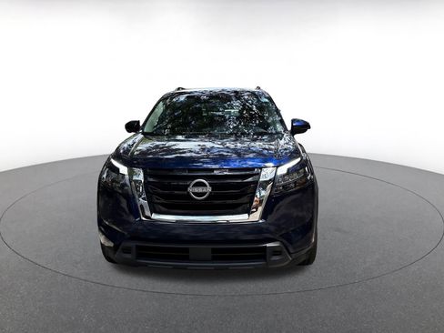 Used 2025 Nissan Pathfinder SV FWD image 2