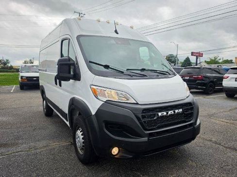 Used 2025 RAM ProMaster 2500 w/ Safety Group FWD image 3