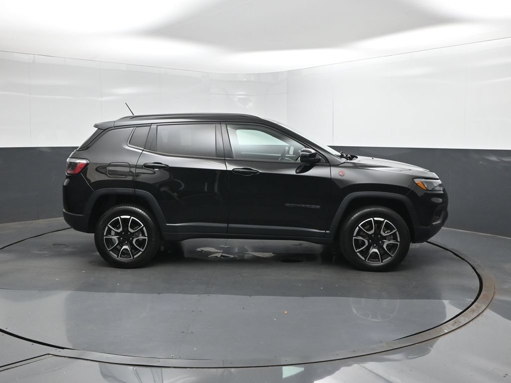 Used 2024 Jeep Compass Trailhawk AWD/4WD image 15