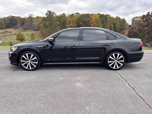Used 2018 Volkswagen Passat 3.6 image 25