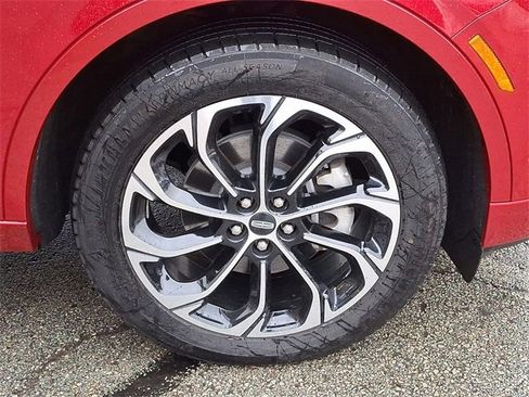 Certified 2024 Lincoln Nautilus Reserve w/ Equipment Group 202A image 8