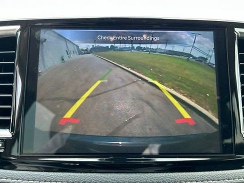 Used 2023 Chrysler Pacifica Limited FWD image 29