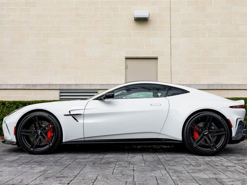 Used 2025 Aston Martin V8 Vantage Coupe image 36