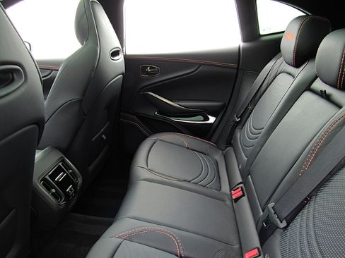 Used 2023 Aston Martin DBX AWD/4WD image 38