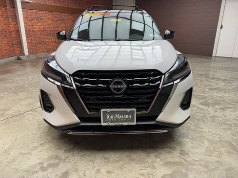 Used 2023 Nissan Kicks SR w/ SR Premium Package image 8