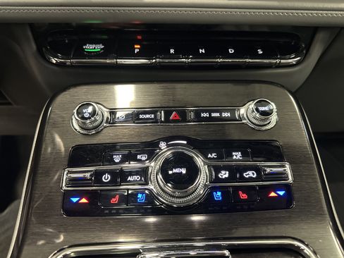 Used 2022 Lincoln Nautilus Reserve w/ Luxury Package image 32