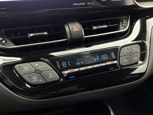 Used 2019 Toyota C-HR XLE image 17