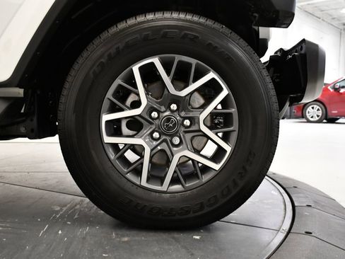 Used 2025 Jeep Wrangler Sahara image 16
