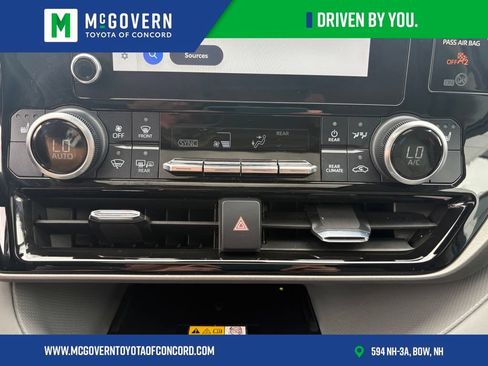 Used 2023 Toyota Highlander XLE AWD/4WD image 28