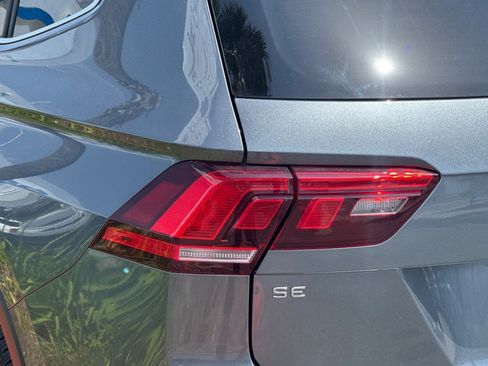 Used 2024 Volkswagen Tiguan SE w/ Panoramic Sunroof Package FWD image 13
