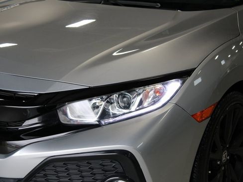 Used 2018 Honda Civic Sport image 2