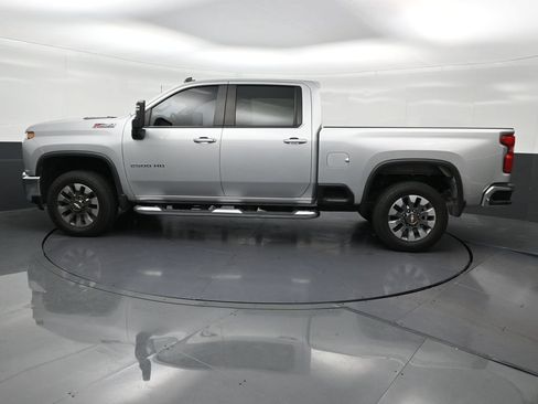 Used 2023 Chevrolet Silverado 2500 LT AWD/4WD image 2