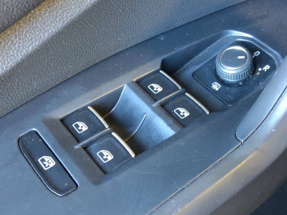 Used 2025 Volkswagen Jetta Sport FWD image 27