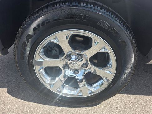 Used 2017 RAM 1500 Laramie RWD image 19