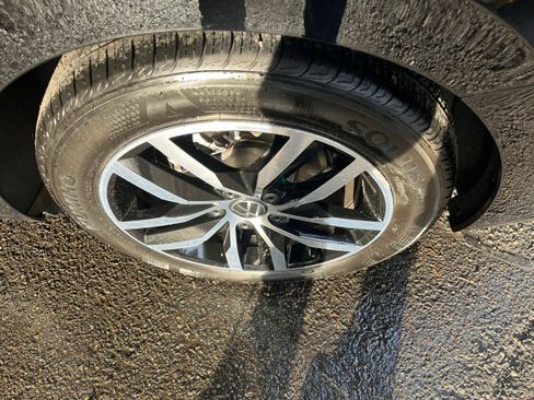 Used 2025 Volkswagen Jetta SE image 30