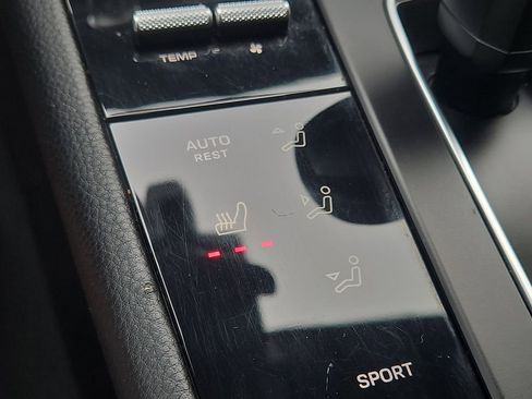 Used 2023 Porsche Macan image 19