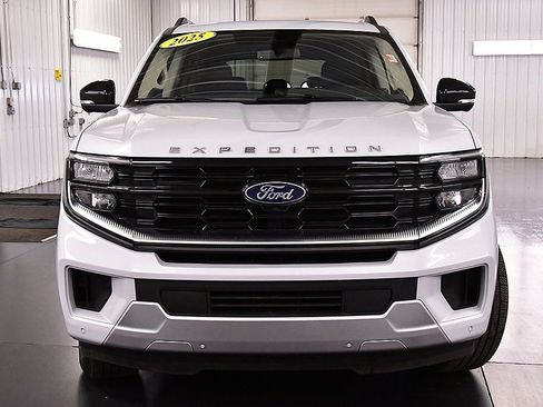 Used 2025 Ford Expedition Max Platinum image 2