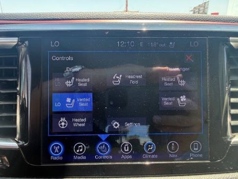 Used 2017 Chrysler Pacifica Limited w/ UConnect Theater Package FWD image 17