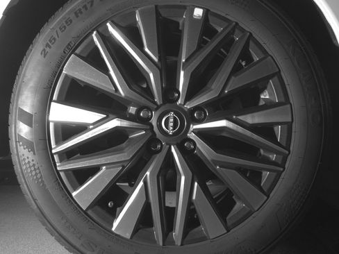 Used 2025 Nissan Altima 2.5 SV FWD image 15