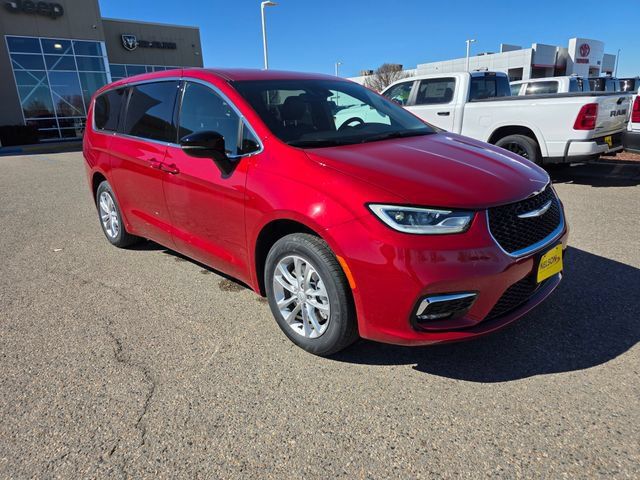 New 2026 Chrysler Pacifica Select AWD/4WD image 5
