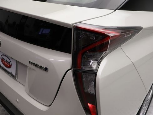Used 2018 Toyota Prius Four FWD image 9