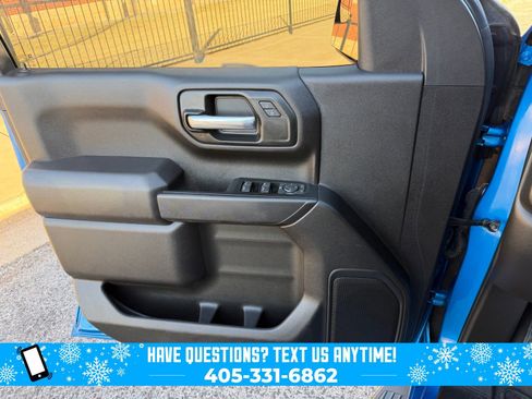 Used 2024 Chevrolet Silverado 1500 Custom w/ Dark Appearance Package image 17