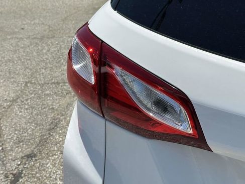 Used 2019 Chevrolet Equinox LT FWD image 29