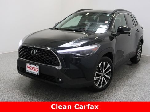 Used 2025 Toyota Corolla Cross XLE image 2