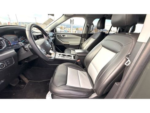 Used 2022 Ford Explorer XLT w/ Equipment Group 202A image 17