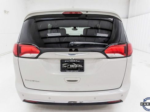 Used 2017 Chrysler Pacifica Touring-L image 6