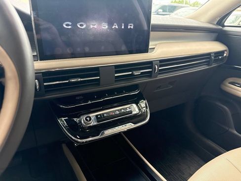 Used 2023 Lincoln Corsair AWD w/ Equipment Group 101A image 10