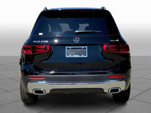 Certified 2026 Mercedes-Benz GLB 250 4MATIC image 4