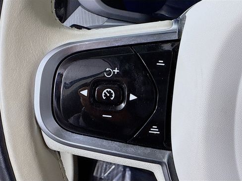 Used 2024 Volvo XC60 B5 Ultimate w/ Protection Package Premier image 14