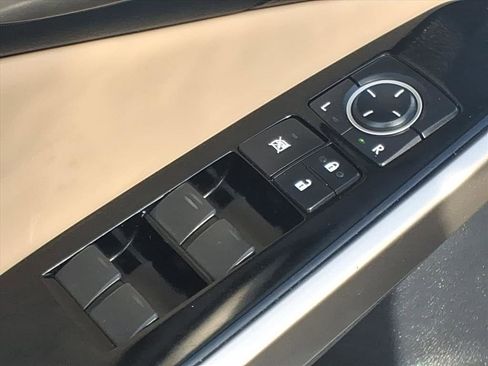 Used 2017 Lexus IS 200t image 18