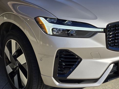 Used 2025 Volvo XC60 T8 Plus w/ Protection Package Premier image 13