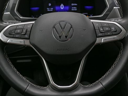 Used 2022 Volkswagen Tiguan SE image 36