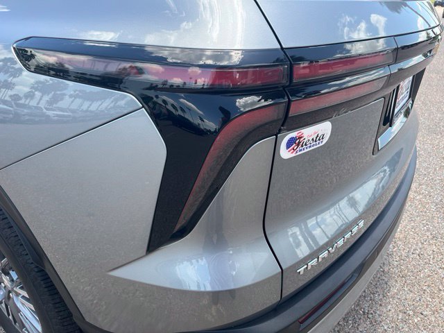 Used 2025 Chevrolet Traverse LT FWD image 7