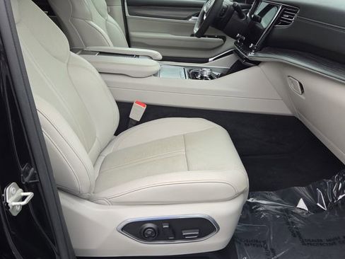 Used 2024 Jeep Wagoneer L Series II w/ Flexible Seating Group AWD/4WD image 20