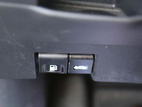 Used 2023 Nissan Kicks SV image 10