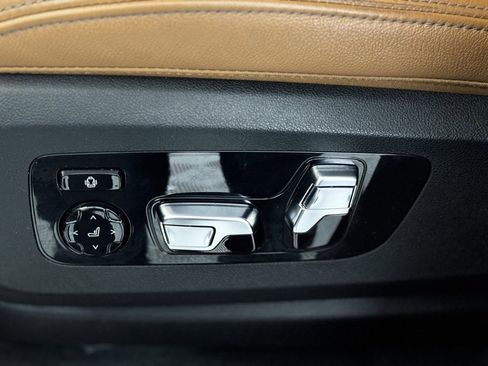 Used 2022 BMW X7 xDrive40i w/ Premium Package image 18