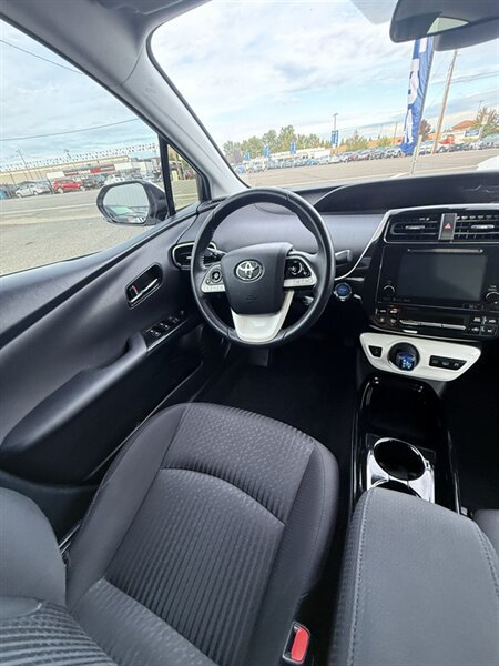 Used 2018 Toyota Prius Prime Plus FWD image 18