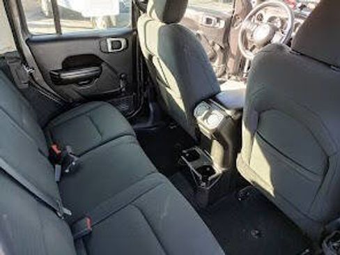 Used 2019 Jeep Wrangler Unlimited Sport image 20